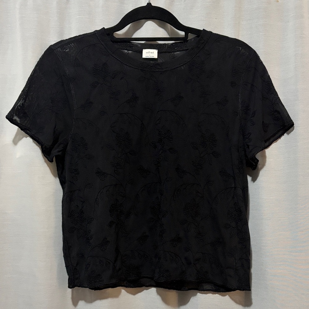 Aritzia Wilfred t shirt sheer embroidered design size large. Fits S/M